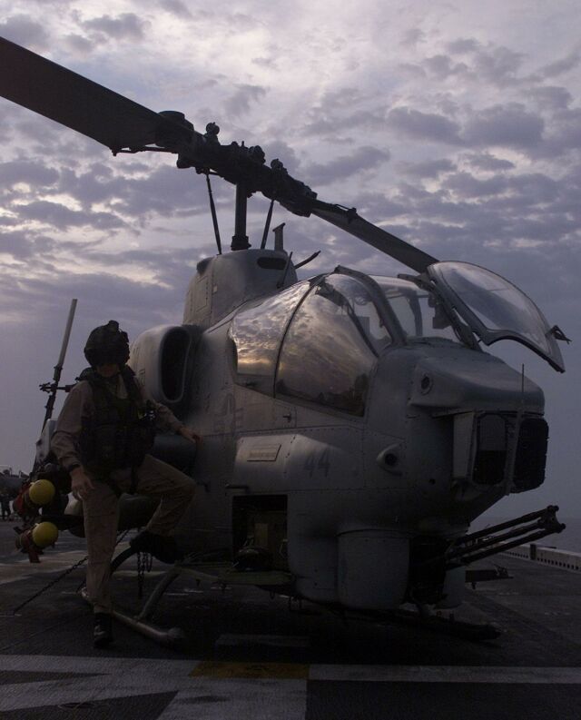 Image: U.S. Marines AH-1W Super Cobra