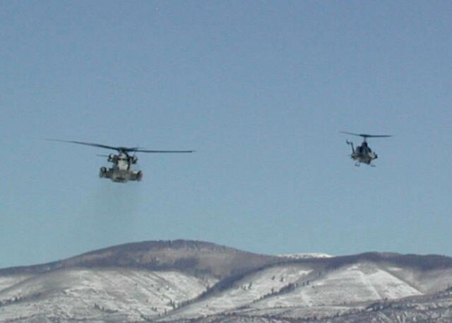 Image: U.S. Marine CH-53 Super Stallion & AH-1W Cobra