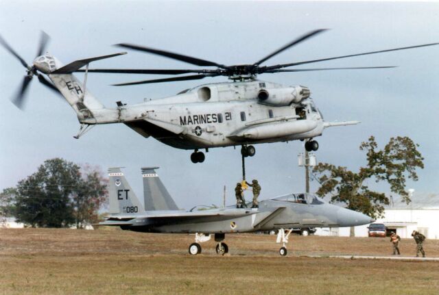 Image: U.S. Marine CH-53 helicopter